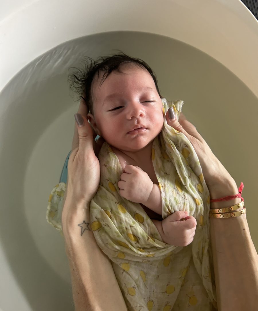 Bain enveloppé bébé Lyon - baby spa lyon